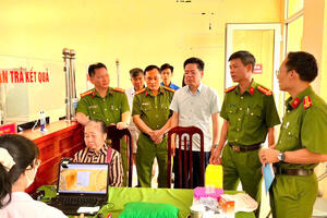 UBND phường Tân Phong triển khai đợt thu nhận mẫu sinh phẩm ADN đối với thân nhân liệt sĩ.