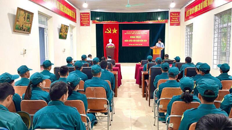 Phường Tân Phong khai mạc huấn luyện dân quân năm 2026.