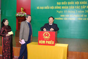 Cư tri phường Tân Phong, Lai Châu hân hoan tham gia Ngày hội non sông.