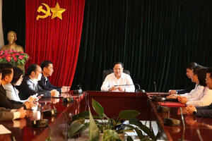 Bí thư Tỉnh ủy Lê Minh Ngân thăm, chúc Tết, tặng quà tại Bệnh viện Đa khoa tỉnh và các gia đình người có công, đảng viên 60 năm tuổi Đảng trên địa bàn phường Tân Phong