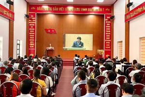 Hơn 1100 đảng viên, người chưa là đảng viên phường Tân Phong dự Hội nghị toàn quốc quán triệt, triển khai thực hiện Nghị quyết Trung ương 2, khoá XIV.