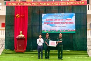 Phường Tân Phong thăm, động viên chiến sĩ mới tại Trung đoàn 880 – Bộ chỉ huy quân sự tỉnh Lai Châu.