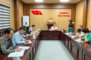 Lãnh đạo Đảng uỷ phường làm việc với các cơ quan tham mưu, giúp việc Đảng ủy và cơ quan ủy ban MTTQ Việt Nam phường.