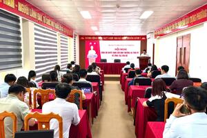 Hội nghị công bố các quyết định về công tác cán bộ.