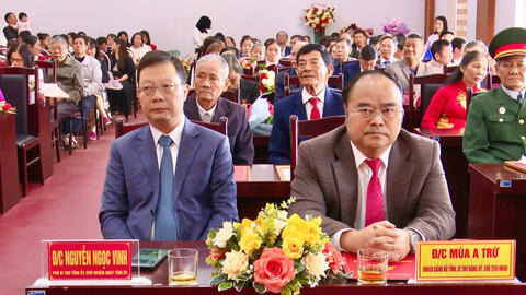 Đảng uỷ phường Tân Phong trao tặng Huy hiệu Đảng đợt 03/02/2026