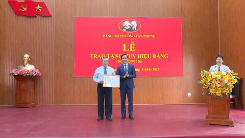 Đảng uỷ phường Tân Phong tổ chức Lễ trao tặng Huy hiệu Đảng đợt 02/9/2026.