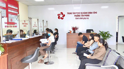 Trung tâm phục vụ hành chính công phường tân phong: 98,39% hồ sơ được giải quyết trước và đúng hạn.