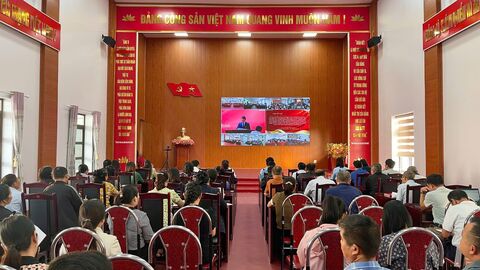 Phường Tân Phong dự Hội nghị nghiên cứu, học tập, quán triệt và triển khai Nghị quyết Hội nghị Trung ương IV, khoá XIV và các văn bản thực hiện của tỉnh Lai Châu.