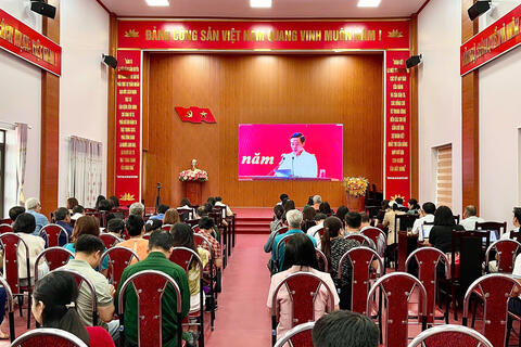 Gần 1200 Đảng viên và người chưa là đảng viên Đảng bộ phường Tân Phong dự hội nghị trực tuyến.