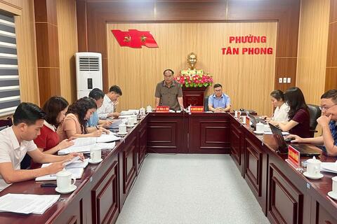 Đoàn giám sát của Ban Thường vụ Tỉnh uỷ Lai Châu làm việc với Ban Thường vụ Đảng uỷ phường Tân Phong.