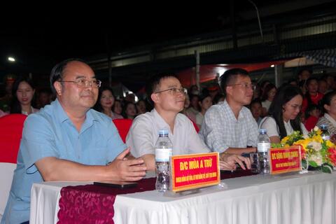 Top 56 thí sinh hoa hậu Việt Nam 2026 giao lưu và trải nghiệm tại Chợ đêm San Thàng