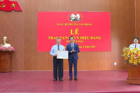 Đảng uỷ phường Tân Phong tổ chức Lễ trao tặng Huy hiệu Đảng đợt 02/9/2026.