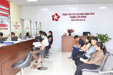 Trung tâm phục vụ hành chính công phường tân phong: 98,39% hồ sơ được giải quyết trước và đúng hạn.