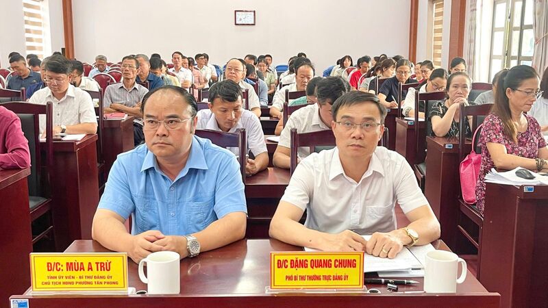 Phường Tân Phong tổ chức Hội nghị nghiên cứu, học tập, quán triệt một số nghị quyết, chỉ thị của Bộ Chính trị và các văn bản triển khai thực hiện của tỉnh, của phường.