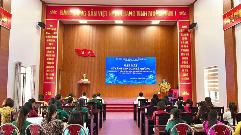 Gặp mặt nữ lãnh đạo, quản lý phường Tân Phong chào mừng kỷ niệm 96 năm Ngày thành lập Hội Liên hiệp Phụ nữ Việt Nam