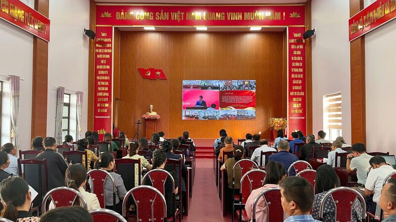 Phường Tân Phong dự Hội nghị nghiên cứu, học tập, quán triệt và triển khai Nghị quyết Hội nghị Trung ương IV, khoá XIV và các văn bản thực hiện của tỉnh Lai Châu.